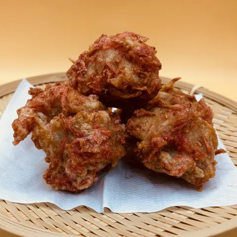 竹ざるに盛った骨なし唐揚げ【紅生姜】